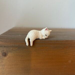 Japanese Brand Yell White cat miniature figure, NIB